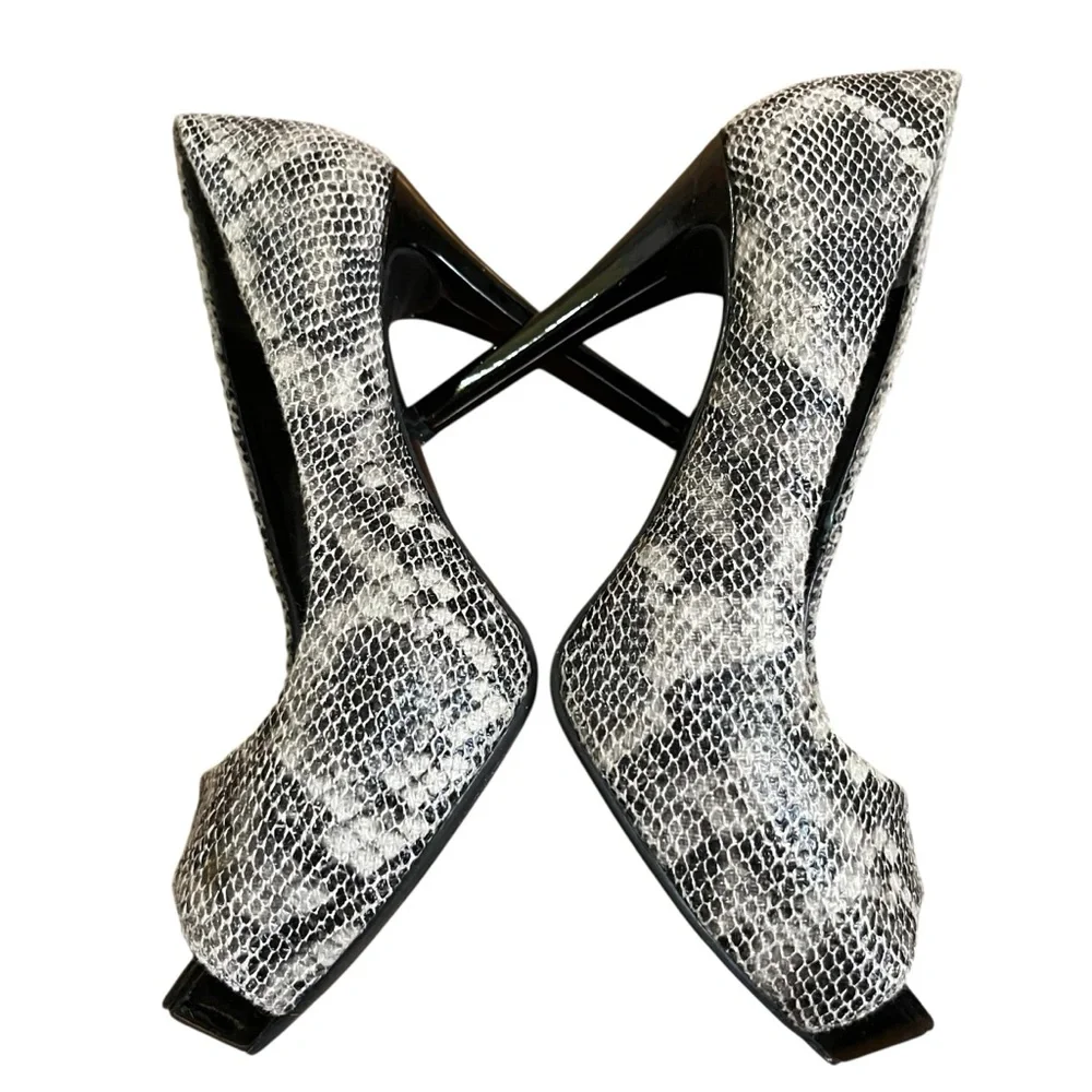 Guess Black and Gray Snakeskin Peeptoe Heels 4.5 in. 7M‎
